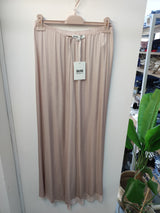 Pantalone midi largo in fondo rosa