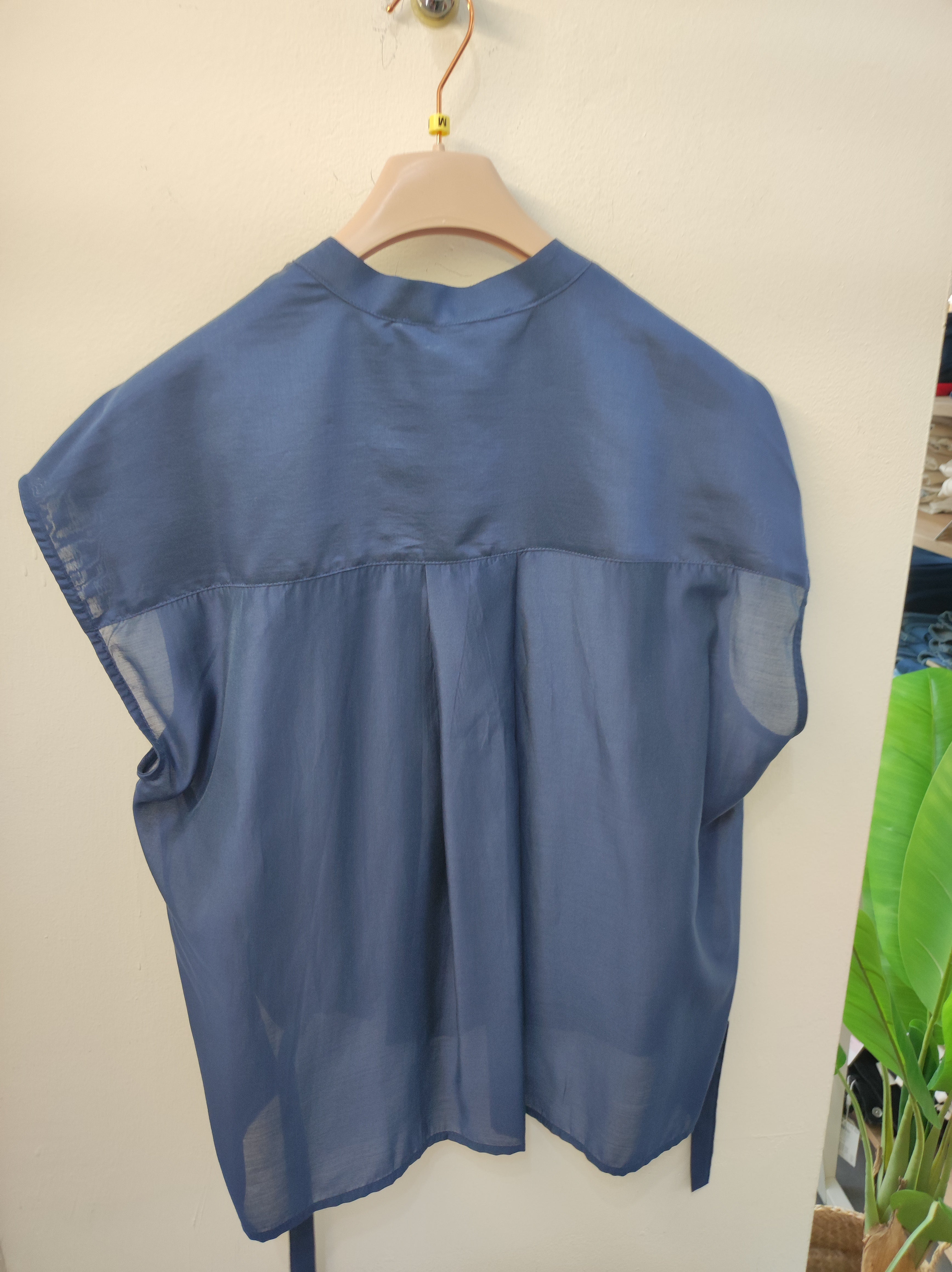 Top chiffon blu