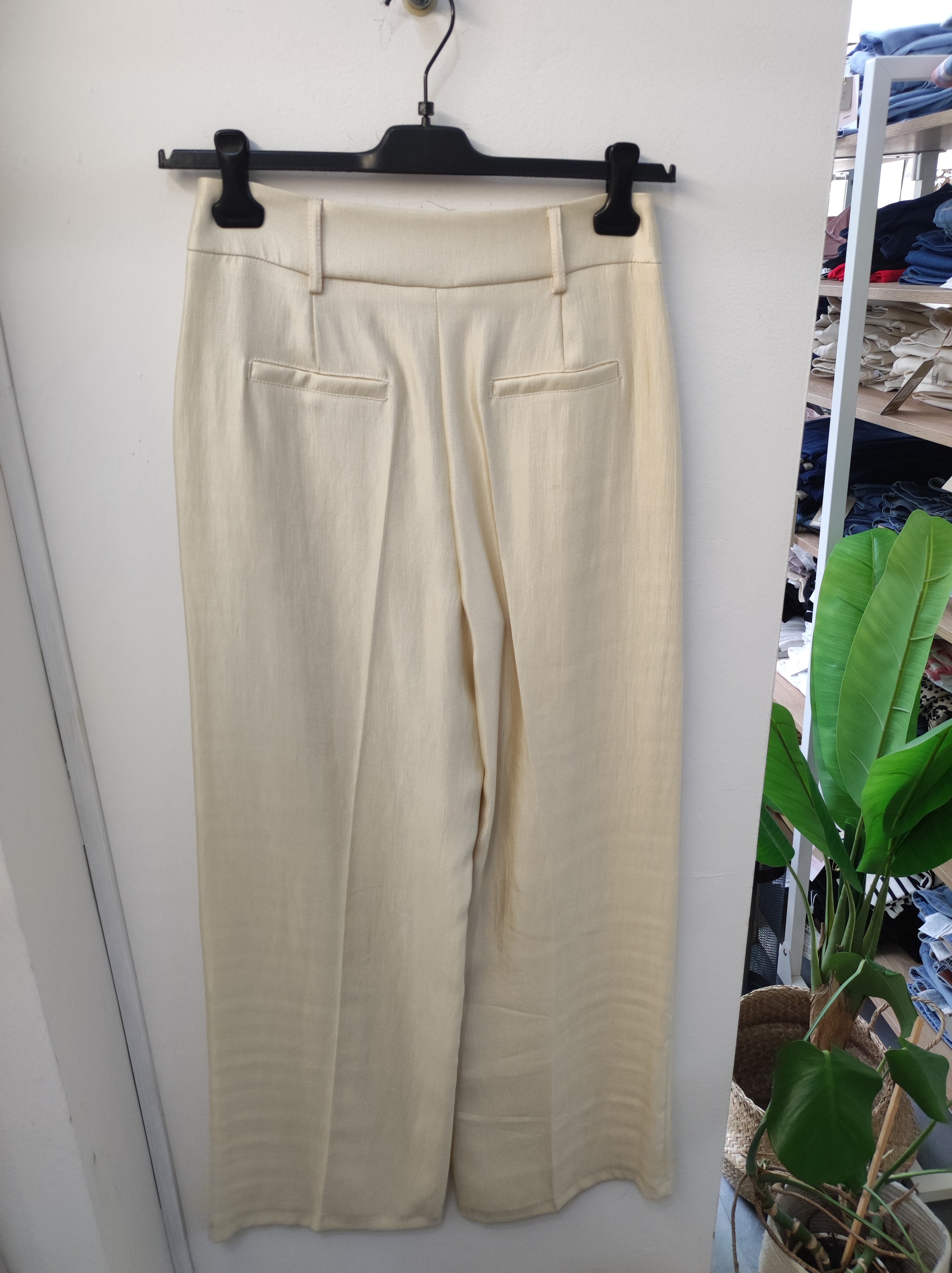 Pantalone gamba palazzo giallo burro