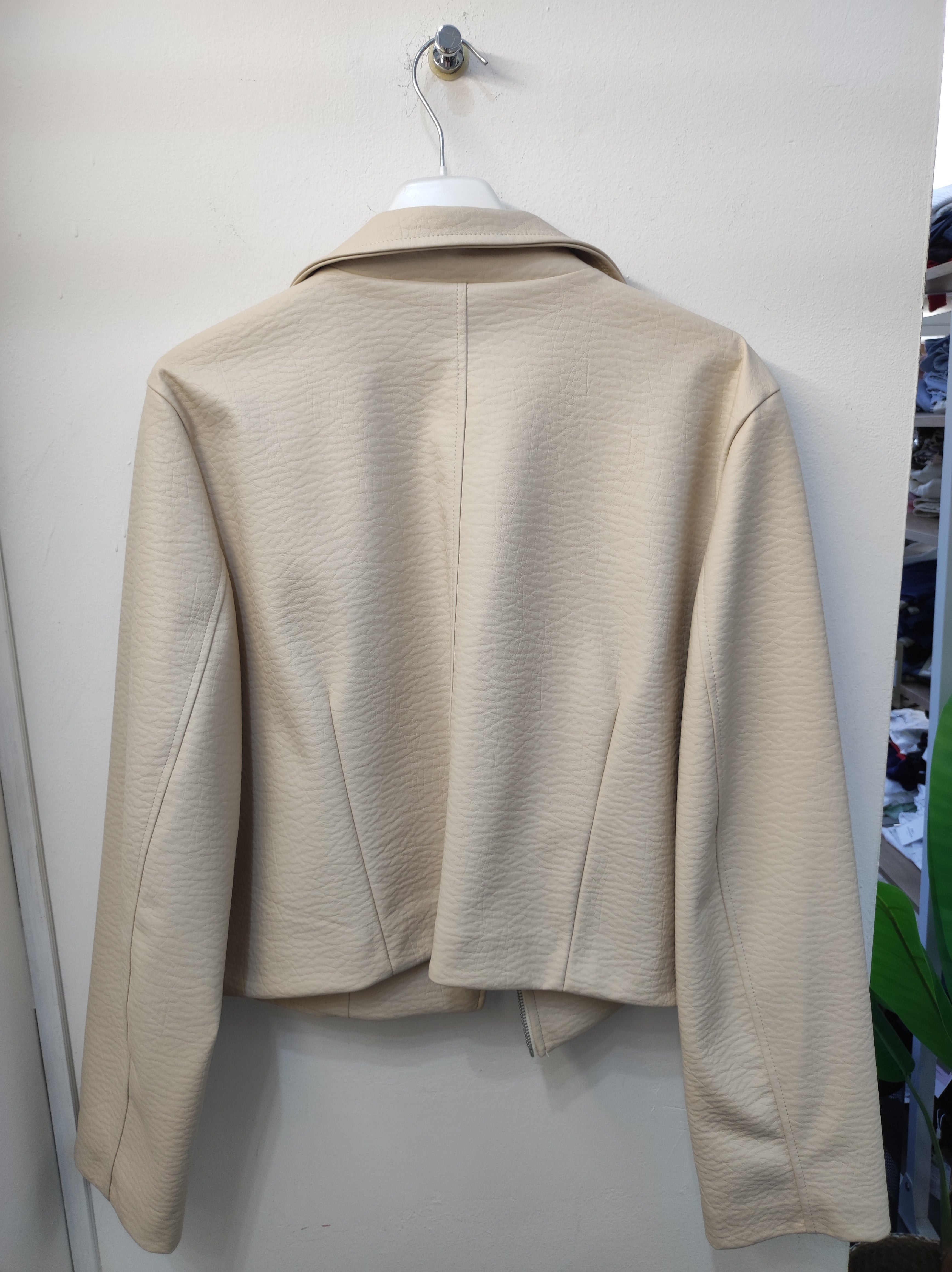 Chiodo corto beige