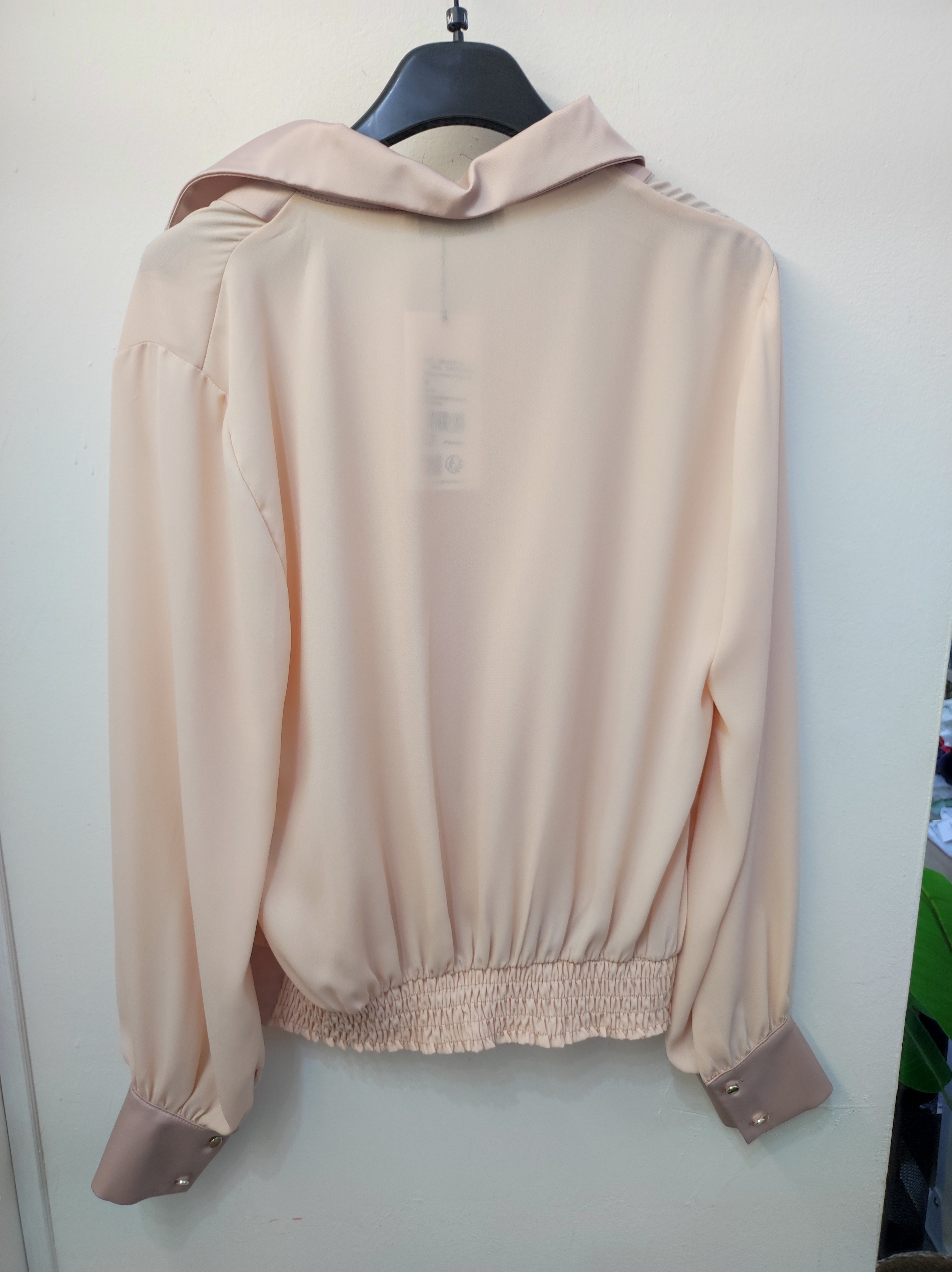 Blusa incrociata cipria