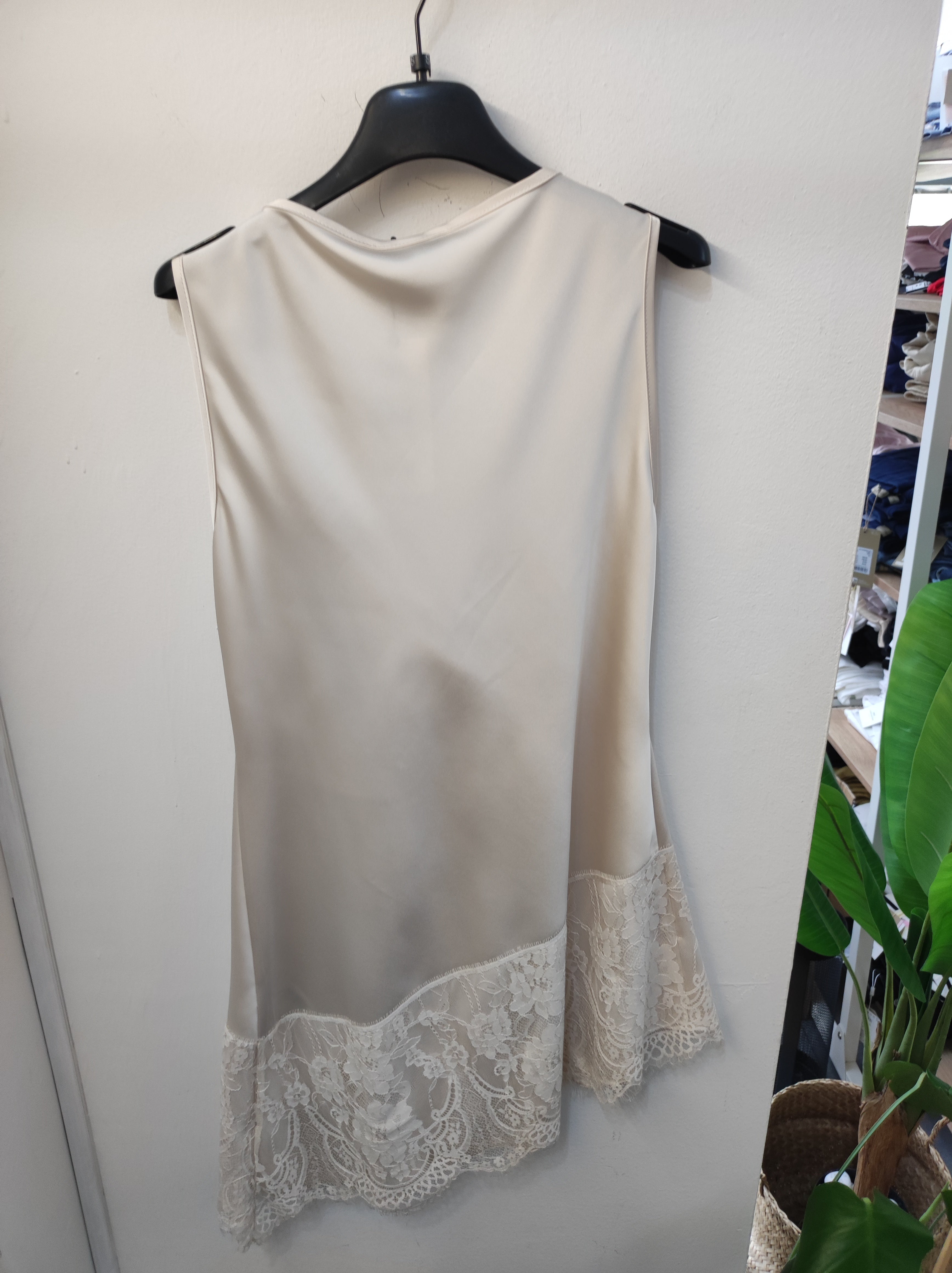 Blusa asimmetrica beige