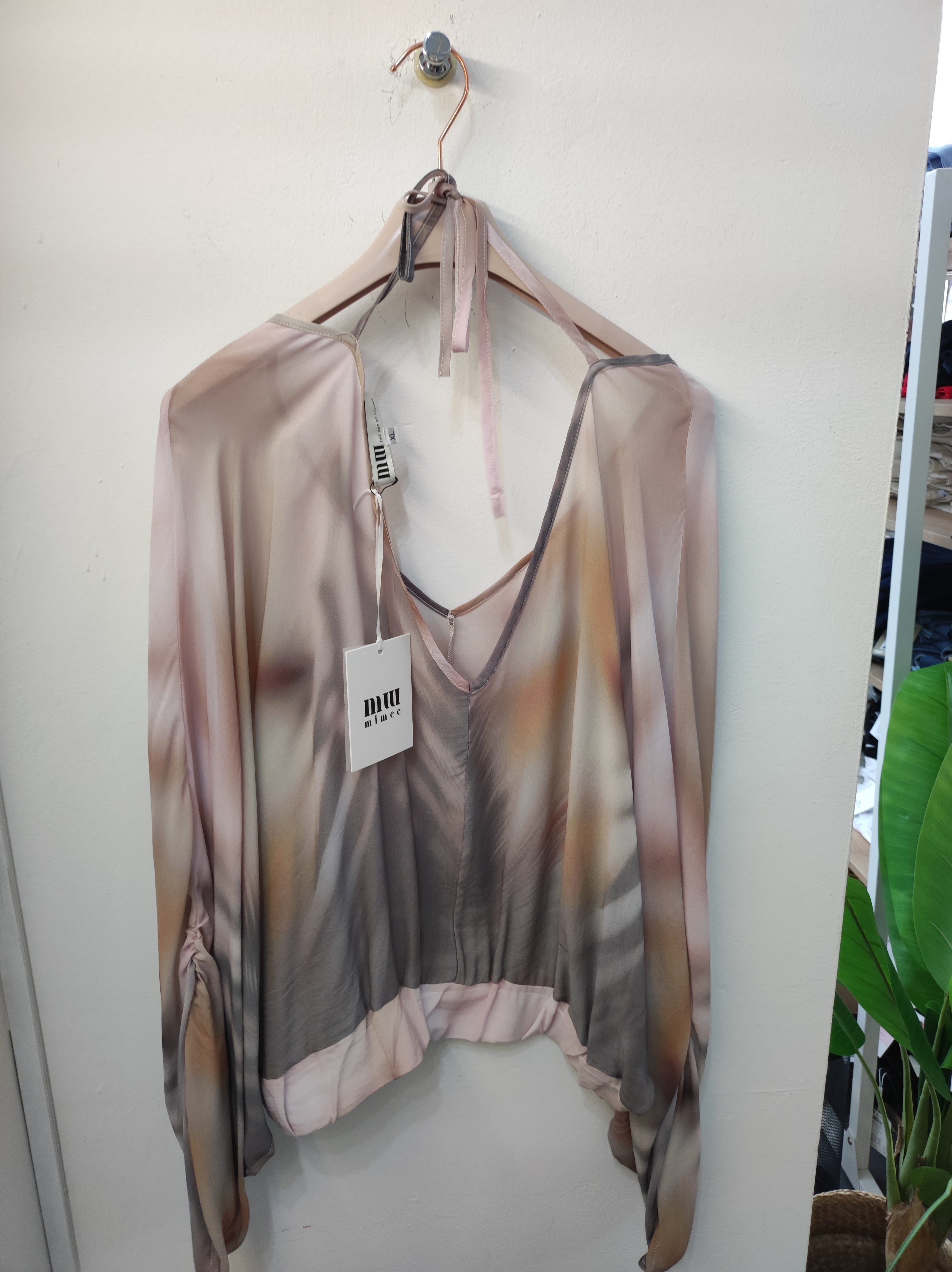 Blusa con lacci dietro